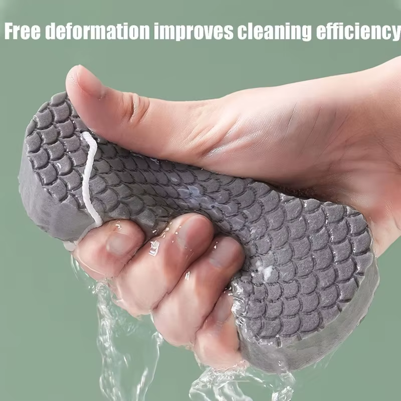 La boule de bain exfoliante ultra-douce est un nettoyant corporel réutilisable conçu pour un nettoyage en profondeur et l'élimination des peaux mortes.