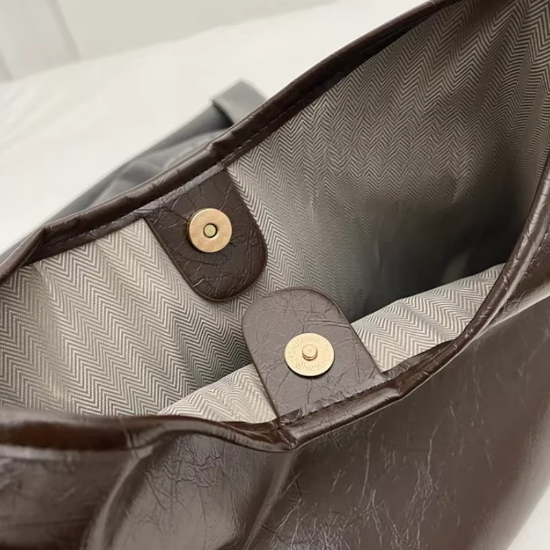 Sac rouge de grande capacité pour femmes, fourre-tout à Texture rétro, fourre-tout à bandoulière unique, mode polyvalente décontractée pour dames, nouvelle collection 2026