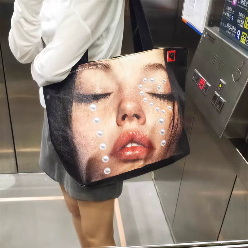 Nouveau sac fourre-tout créatif pour femmes tendance visage impression grande capacité sac à bandoulière étanche fille chaude sac à main grand sac à provisions