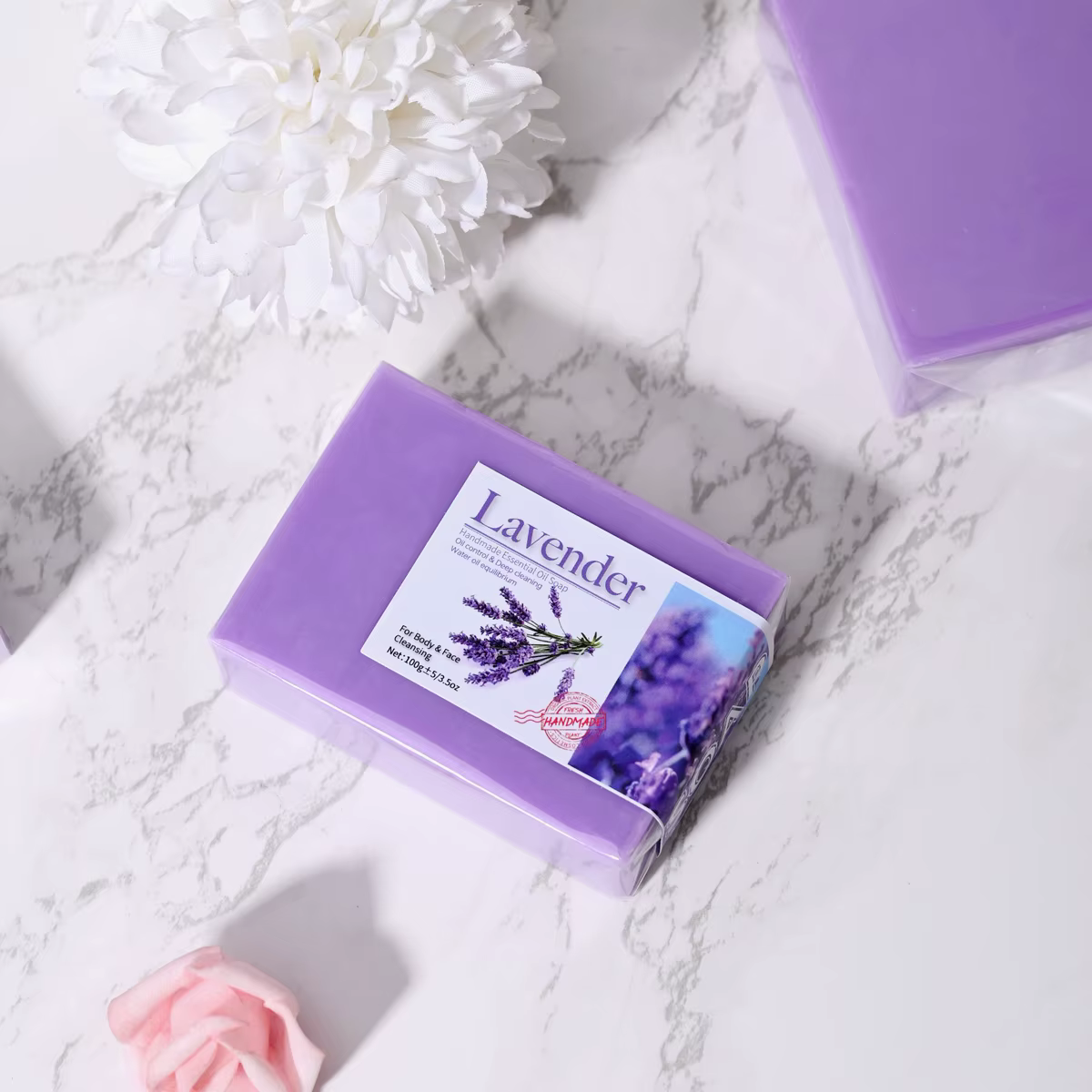 Savon aux huiles essentielles de lavande biologique naturel