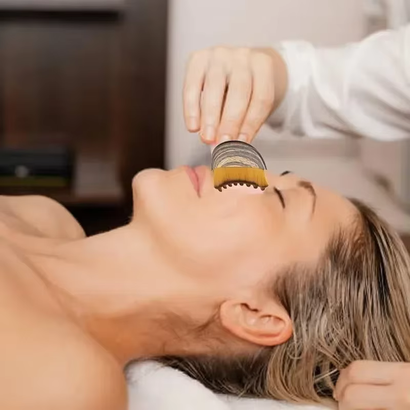 Brosse pour le visage un Contour lymphatique