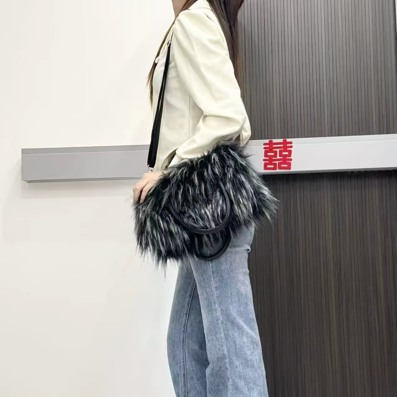 Sac à main de luxe en fausse fourrure pour femmes, nouveau Design, sac d'hiver doux et chaud pour filles, fourre-tout moelleux de grande capacité, bourse en fourrure de haute qualité, 2026