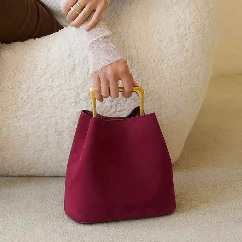 Sac à main de luxe pour femme en velours, élégant, pour mariage et soirée, pochette à bandoulière, sac à main à poignée métallique tendance, nouvelle collection printemps-été