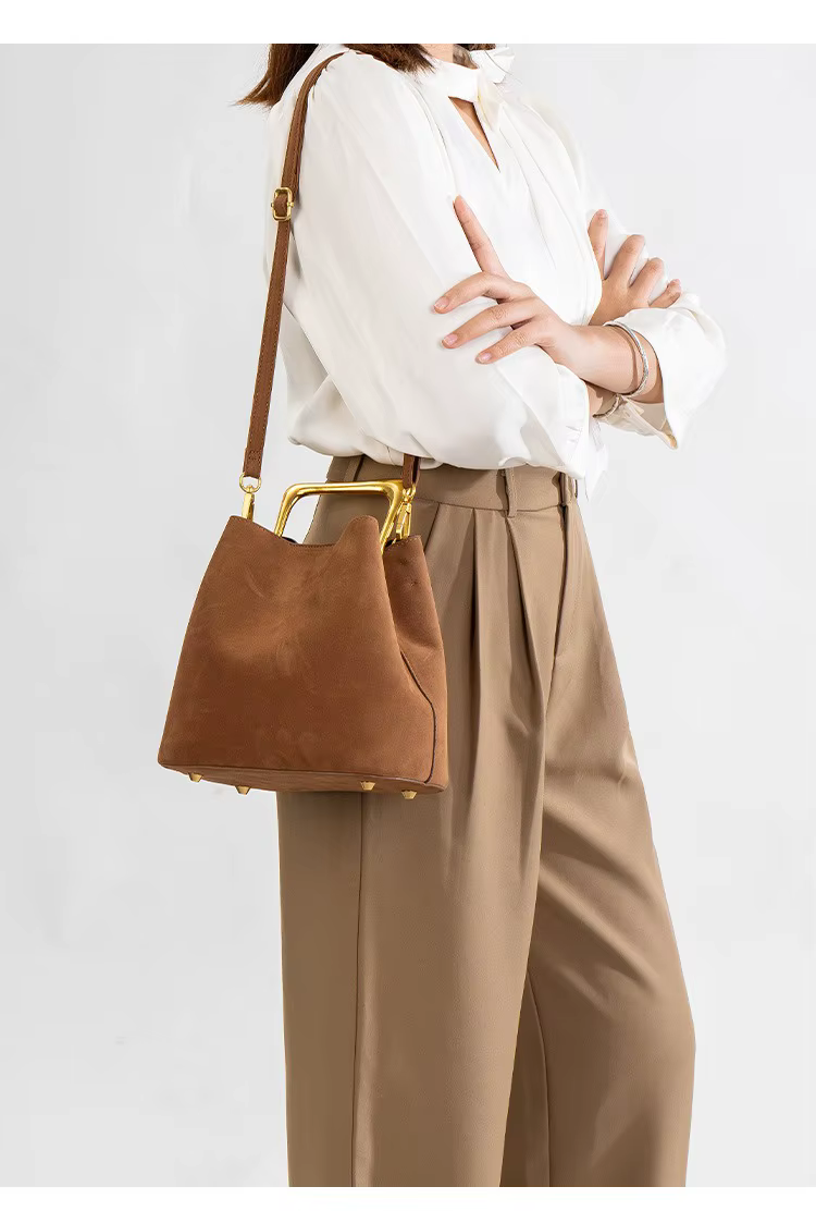 Sac à main de luxe pour femme en velours, élégant, pour mariage et soirée, pochette à bandoulière, sac à main à poignée métallique tendance, nouvelle collection printemps-été