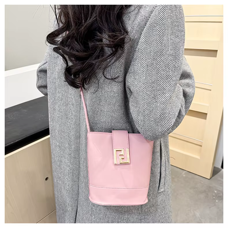 Sac Seau Chic et Tendance, Sac à Bandoulière Unique, Petit Design Original, Hiver 2025, Sac Croisé, Sensation Élégante, Minimalisme Urbain