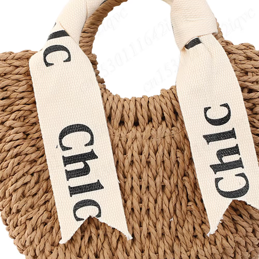 Sac fourre-tout demi-lune en rotin tressé pour femme, sac de plage en paille tissé à la main avec ruban à lettres, sac à bandoulière bohème avec doublure intérieure