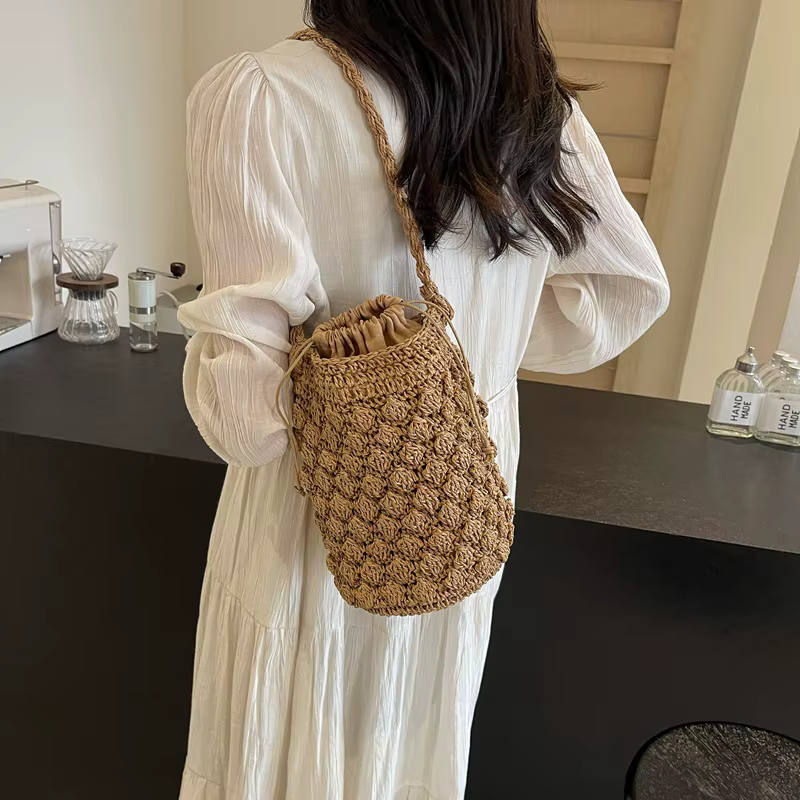 Sac tissé à la main en paille pour femmes – Mini sac tissé en herbe fait à la main, sacs à main à cordon en forme de seau