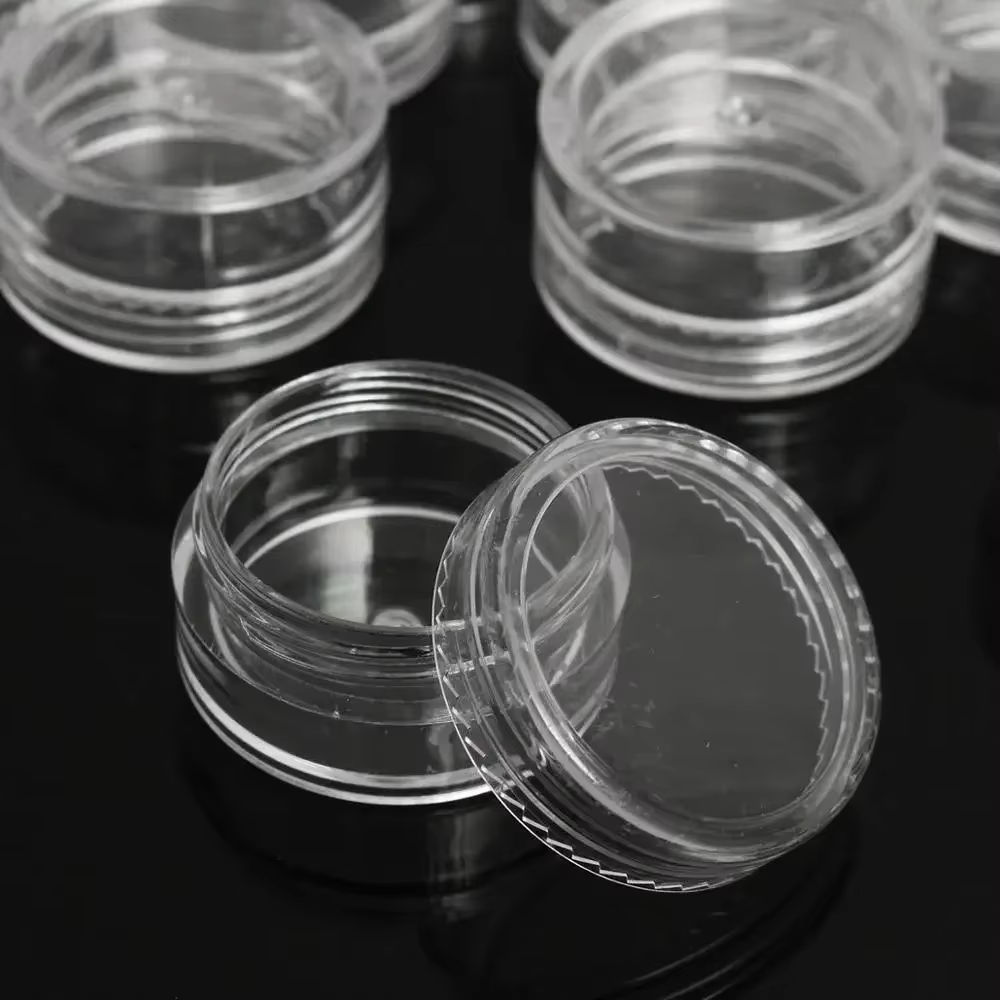 Pot de crème transparente pour échantillons