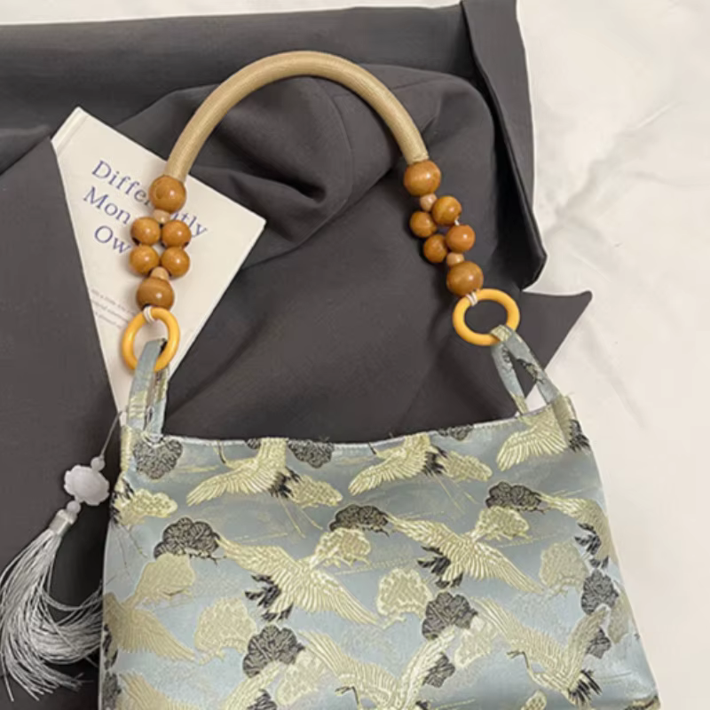 Sacs à bandoulière pour femmes, nouvelle collection printemps 2026, style ethnique brodé, avec pompons et fermoir, détails de couture, meilleures ventes