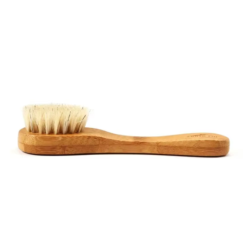 Brosse faciale pour le nettoyage