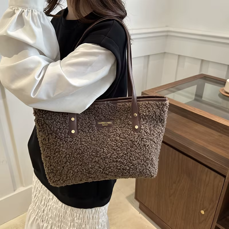 Sac à main souple grande capacité automne hiver sac à bandoulière femmes laine d'agneau sac fourre-tout fermeture à glissière décontracté Shopping voyage fourre-tout
