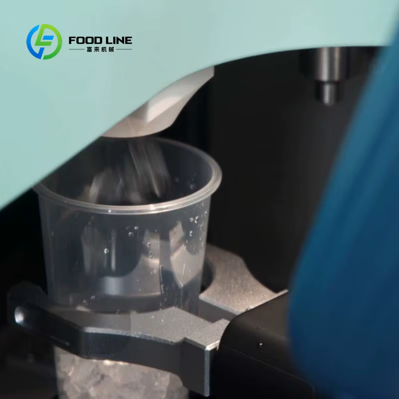 Robot à café personnalisé optimisé par l'IA pour la préparation automatique de café, thé au lait et crème glacée pour les commerces de détail en libre-service 24h/24 sans surveillance