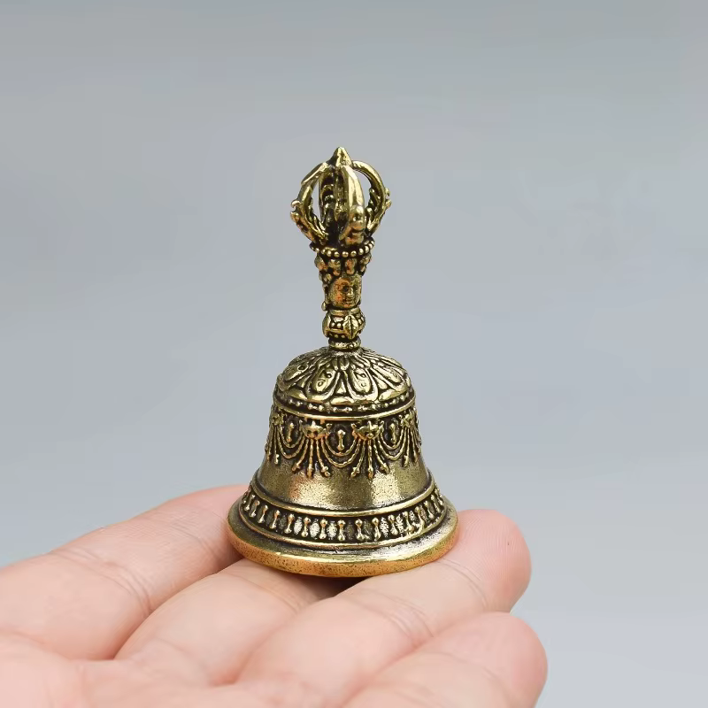 Cloche à main en laiton gravée, style rétro, pour cérémonie, mariage, décoration de fêtes, instrument de relaxation et de guérison
