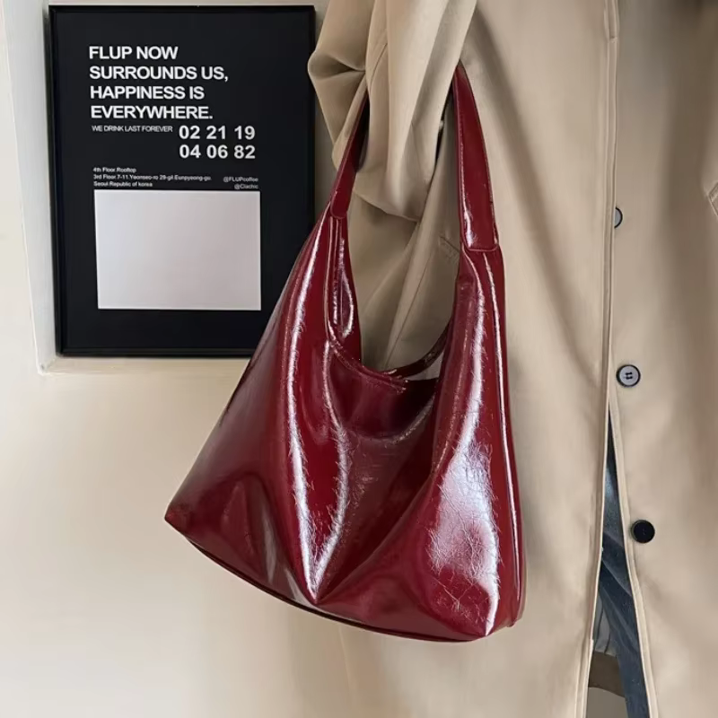 Sac rouge de grande capacité pour femmes, fourre-tout à Texture rétro, fourre-tout à bandoulière unique, mode polyvalente décontractée pour dames, nouvelle collection 2026