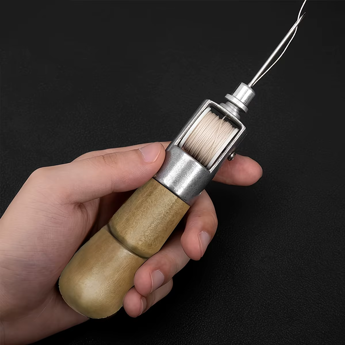 Kit de couture 7 pièces pour réparation du cuir, artisanat et meubles de bricolage. Aiguilles professionnelles, faciles à utiliser pour des coutures précises.