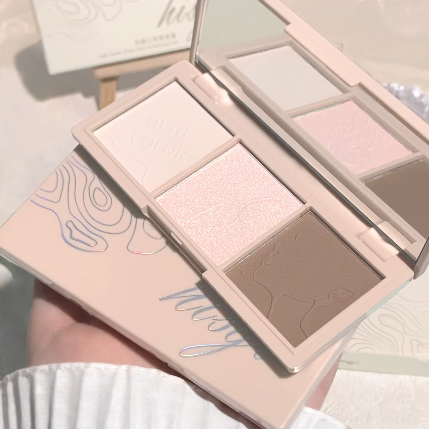 Poudre de contour tricolore Light Sensation