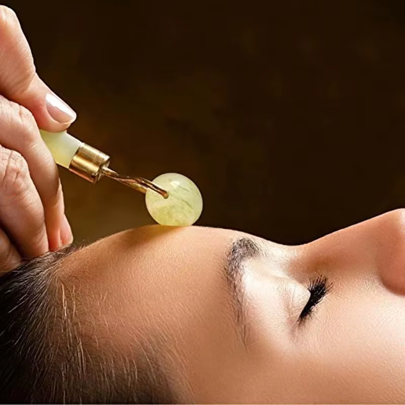 Rouleau de massage en pierre naturelle pour le visage