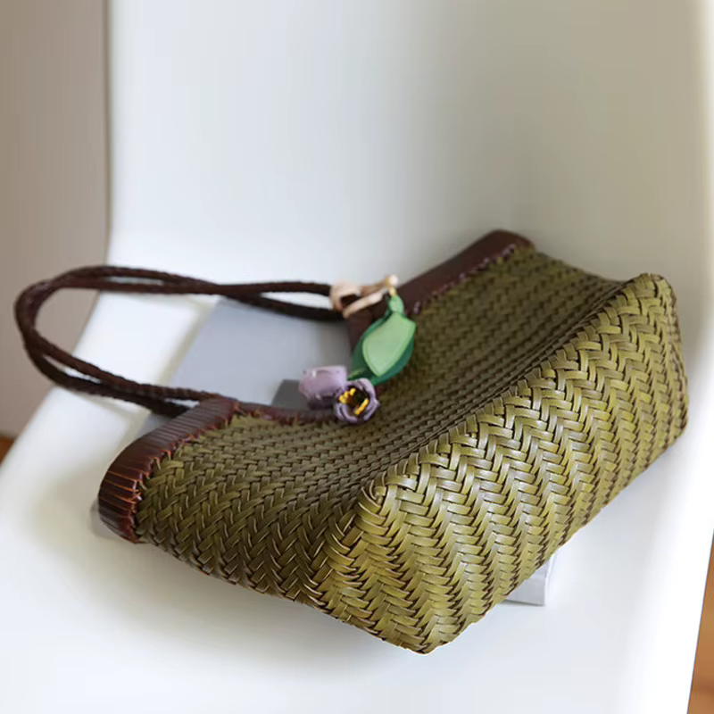 Sacs fourre-tout en cuir véritable tissés à la main pour femmes sacs à main et sacs à main de luxe de créateur 2026 nouveau en peau de vache poignée supérieure tressée croisée avec poche intérieure sa