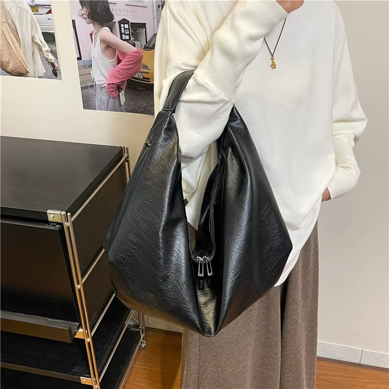 Sacs à bandoulière en cuir souple pour femmes, fourre-tout de Shopping déformable de grande capacité, nouveaux sacs à main de luxe d'hiver 2025, sac Hobo noir