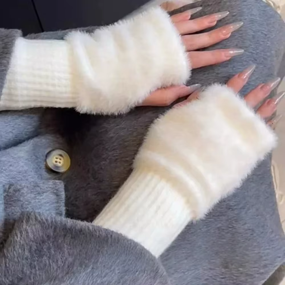 Les gants de protection demi-doigts pour femme, adaptés aux filles, sont de style nouveau. Ils sont doux et confortables.