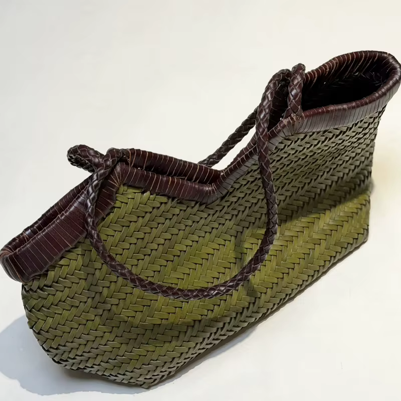 Sacs fourre-tout en cuir véritable tissés à la main pour femmes sacs à main et sacs à main de luxe de créateur 2026 nouveau en peau de vache poignée supérieure tressée croisée avec poche intérieure sa