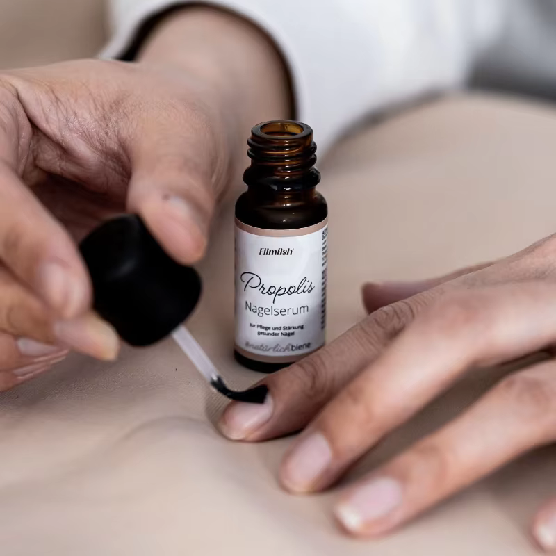 Huile d'arbre à thé pour les soins des ongles