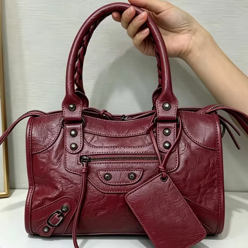 Grands sacs à main rétro à rivets, sac de moto, nouvelle collection de sacs bandoulière femme style européen, sac à main Spicy Girl, sac décontracté unisexe
