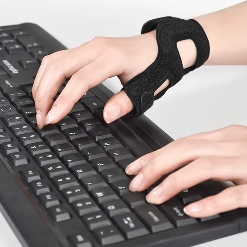 Attelle de poignet pour entorse avec stabilisateur de pouce