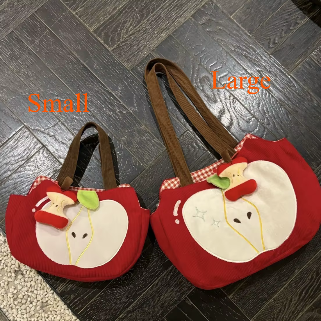 Sac à main pomme rouge créatif et mignon en velours côtelé, sac à bandoulière élégant en toile pour les sorties avec pendentif pomme, sac à bandoulière décontracté et polyvalent