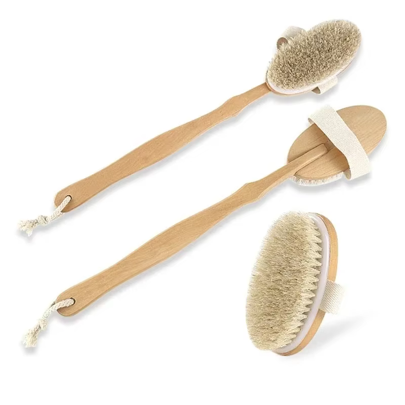 Brosse de bain naturelle avec long manche en bois