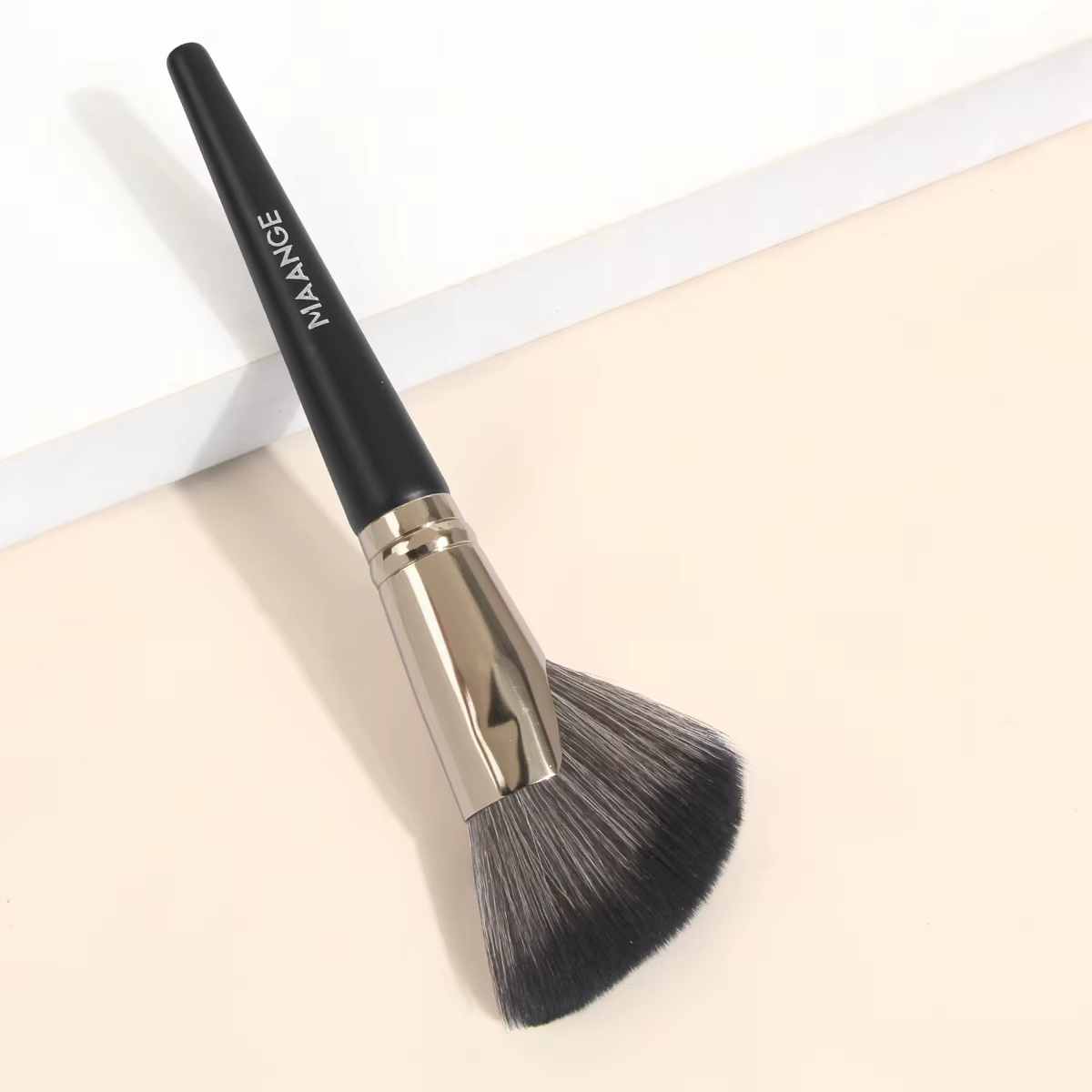 MAANGE Pinceau de maquillage coudé