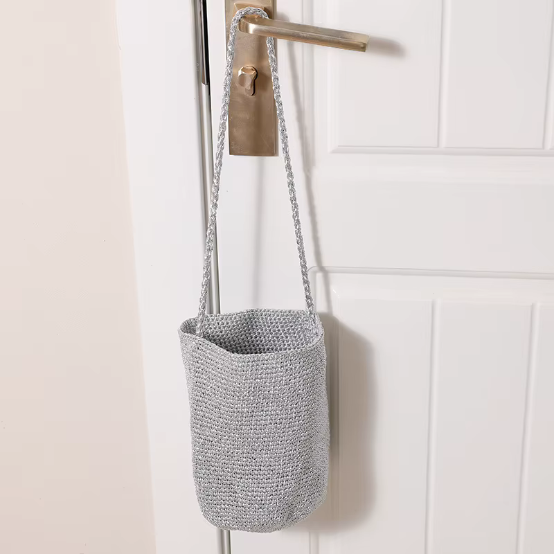 Sac seau décontracté grande capacité tressé à la main, couleur unie, design en paille avec liseré métallique, sac à bandoulière bohème fait main pour la plage