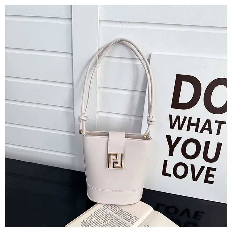 Sac Seau Chic et Tendance, Sac à Bandoulière Unique, Petit Design Original, Hiver 2025, Sac Croisé, Sensation Élégante, Minimalisme Urbain