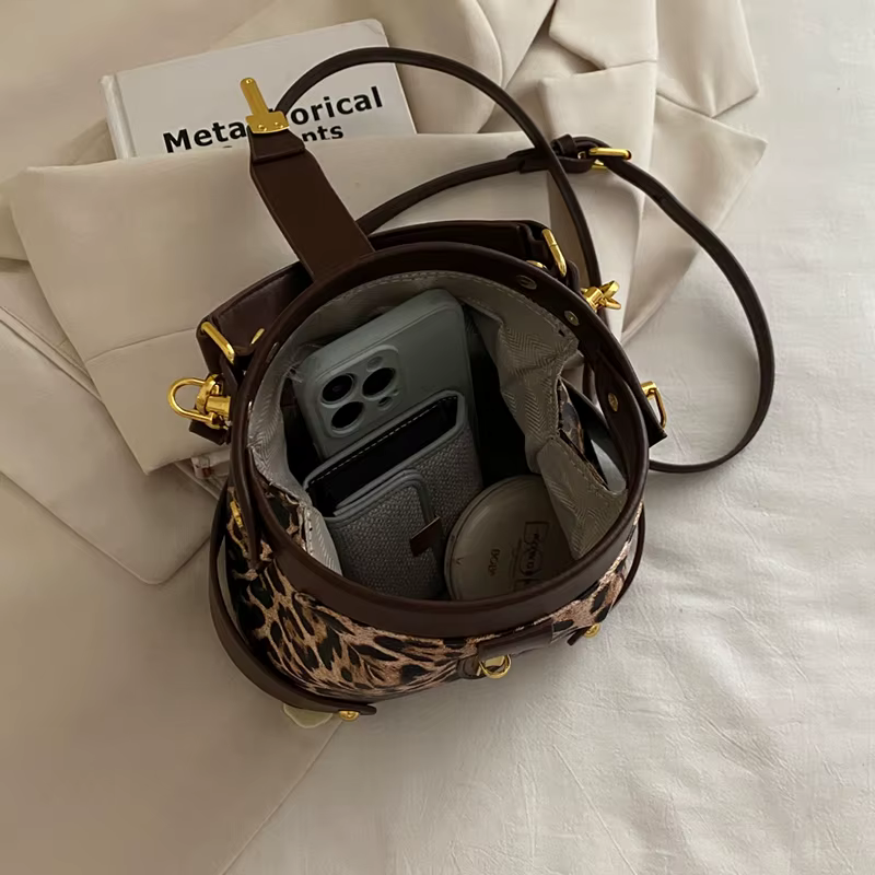 Sac femme haut de gamme 2025 nouveau sac à coque design sac à main et sac à main Versaile Mini petit sac à bandoulière pochette pour femme