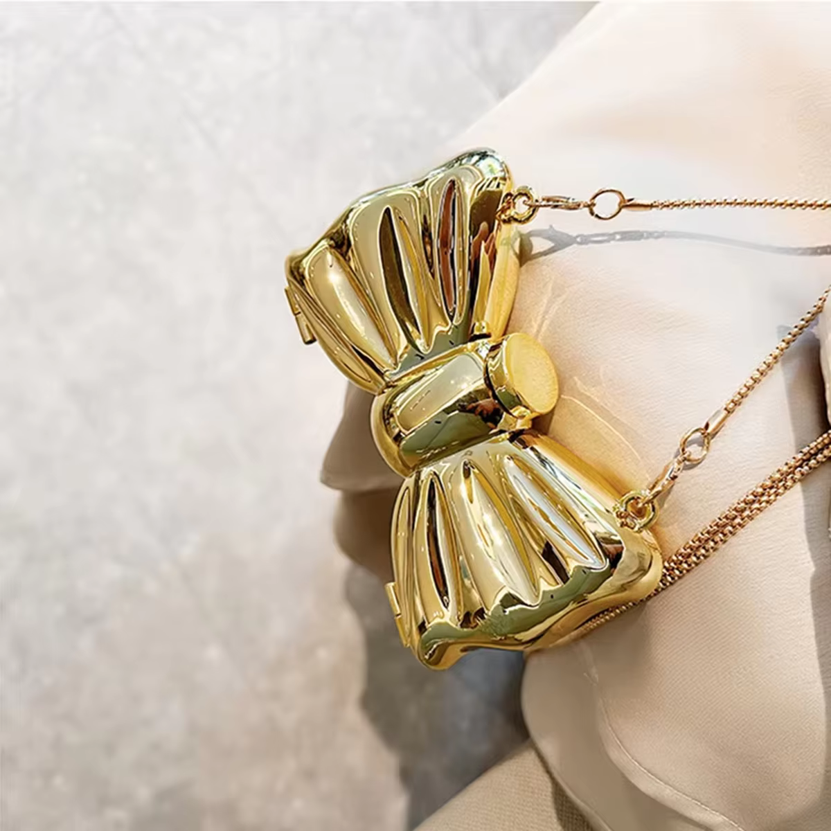 Mini sac de soirée à nœud papillon de luxe pour femmes et filles, sac à main à bandoulière avec chaîne, sac à main en métal pour fête de mariage