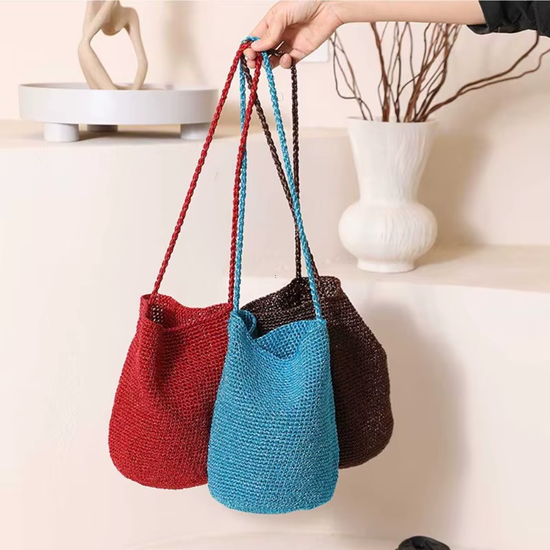 Sac seau décontracté grande capacité tressé à la main, couleur unie, design en paille avec liseré métallique, sac à bandoulière bohème fait main pour la plage