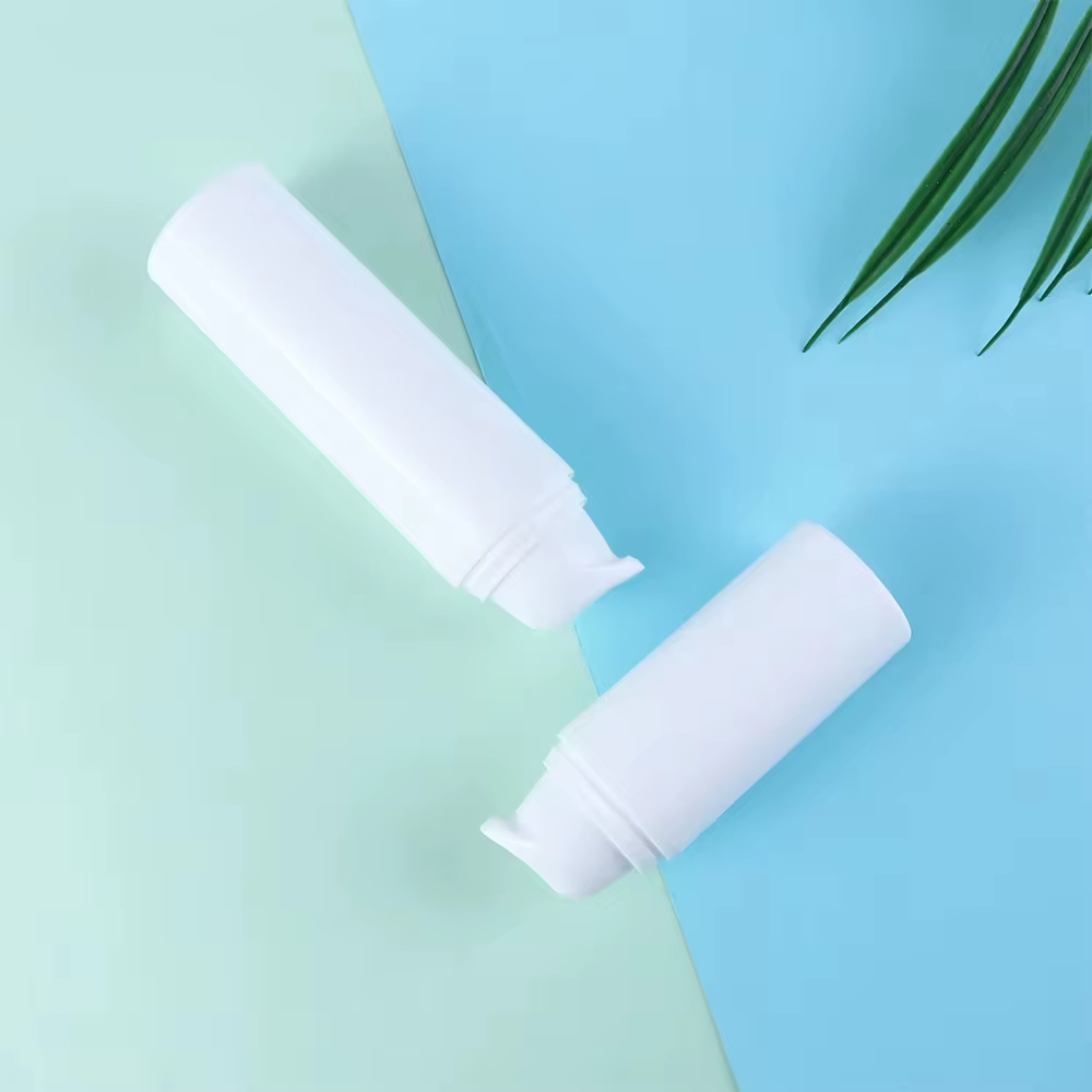 Bouteille à pompe à vide en plastique blanc