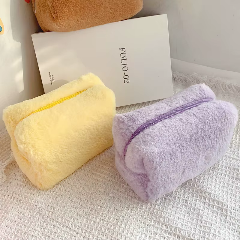 Sacs de maquillage en fourrure pour femmes, sac à cosmétiques de voyage souple, étui de rangement pour jeunes filles, trousse de maquillage nécessaire, sacs à main solides 1 pièce