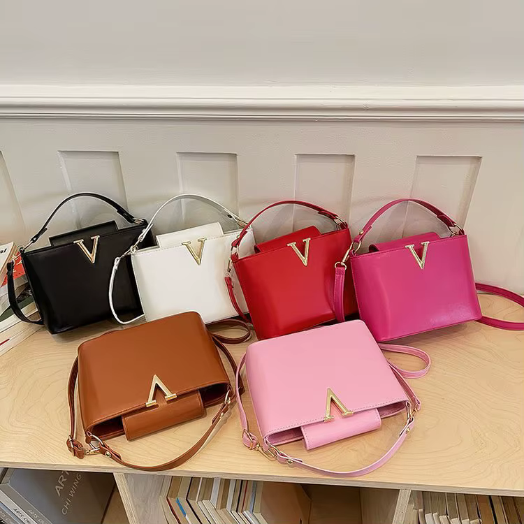 Sac à main tendance en forme de V, petit sac seau, sac bandoulière élégant, style minimaliste urbain, en cuir PU