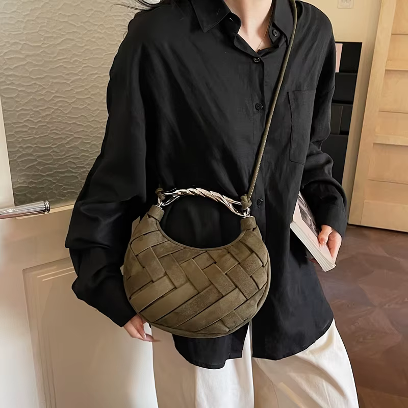 Sac Demi-Lune Rouge Vin, Pochette Tendance pour Femme, Nouveau Sac à Main Tressé de Créateur 2026, Petit Sac Bandoulière Semicirculaire Type Selle, bolsas