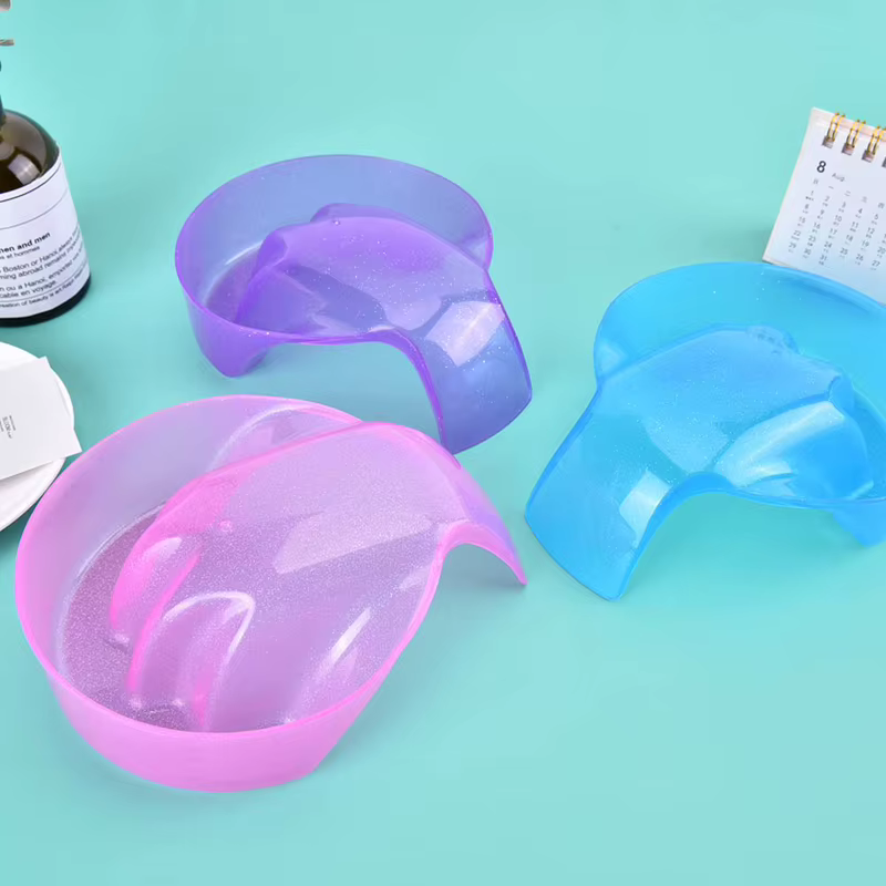 Filles de lavage des mains pour manucure professionnelle