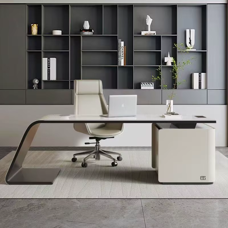 Mobilier de bureau minimaliste moderne personnalisé, bureaux peints, bureaux de luxe en forme de L pour les dirigeants et les bosses.