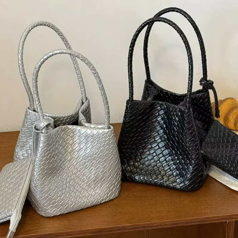 Sac à main tissé artisanal tendance, nouveau modèle, petit sac carré polyvalent pour femme, idéal pour le quotidien et les trajets, à porter à l'épaule ou sous le bras