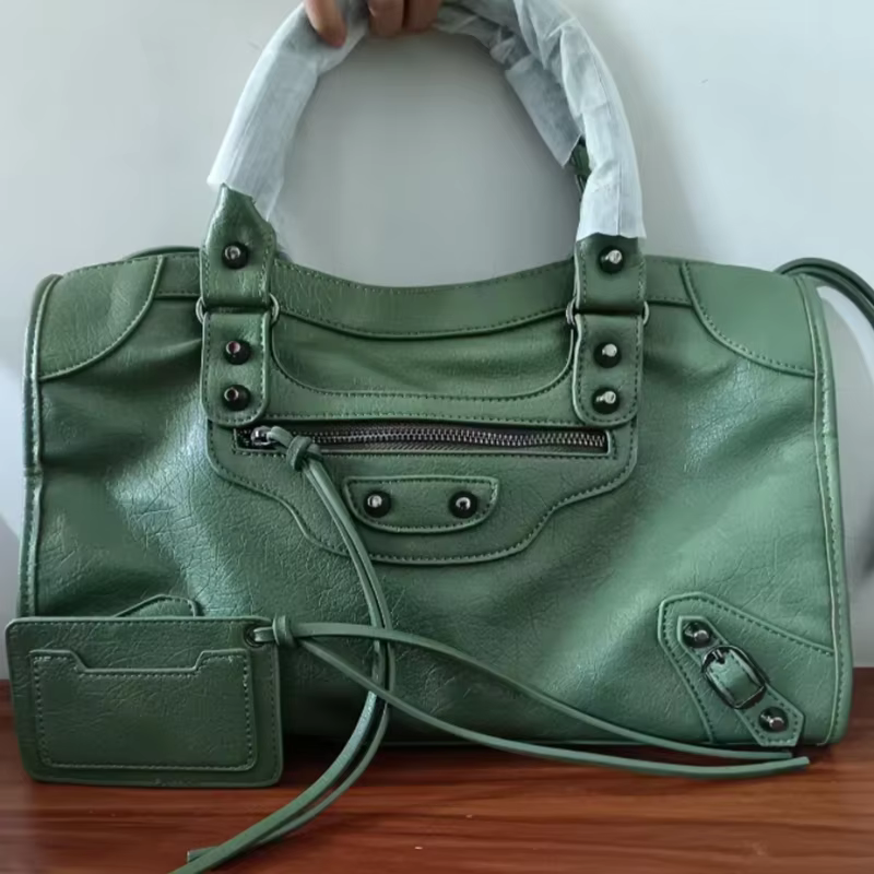 Grands sacs à main rétro à rivets, sac de moto, nouvelle collection de sacs bandoulière femme style européen, sac à main Spicy Girl, sac décontracté unisexe