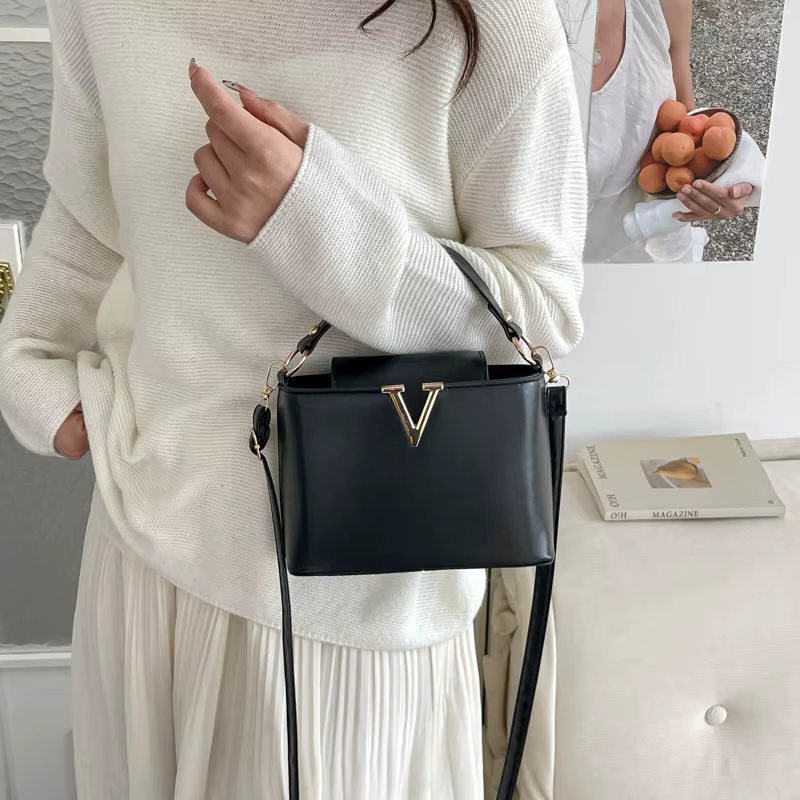 Sac à main tendance en forme de V, petit sac seau, sac bandoulière élégant, style minimaliste urbain, en cuir PU