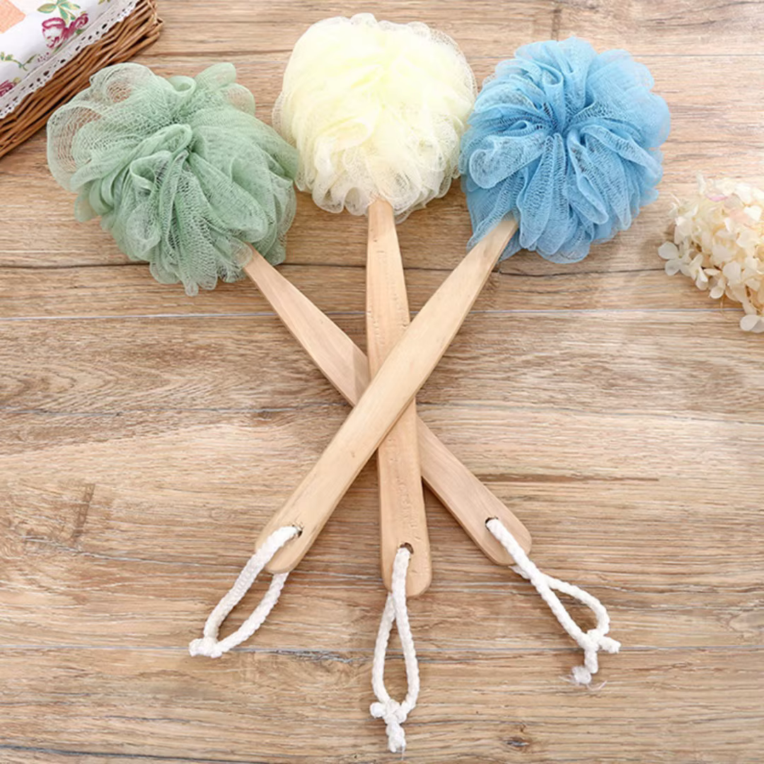 Brosse de bain avec manche en bois