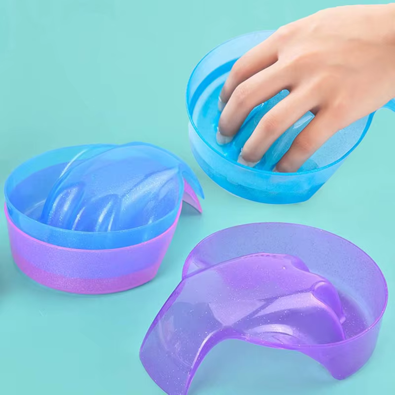 Filles de lavage des mains pour manucure professionnelle