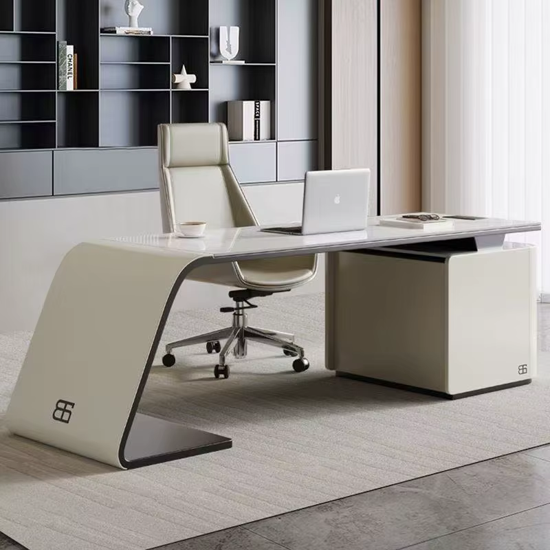 Mobilier de bureau minimaliste moderne personnalisé, bureaux peints, bureaux de luxe en forme de L pour les dirigeants et les bosses.