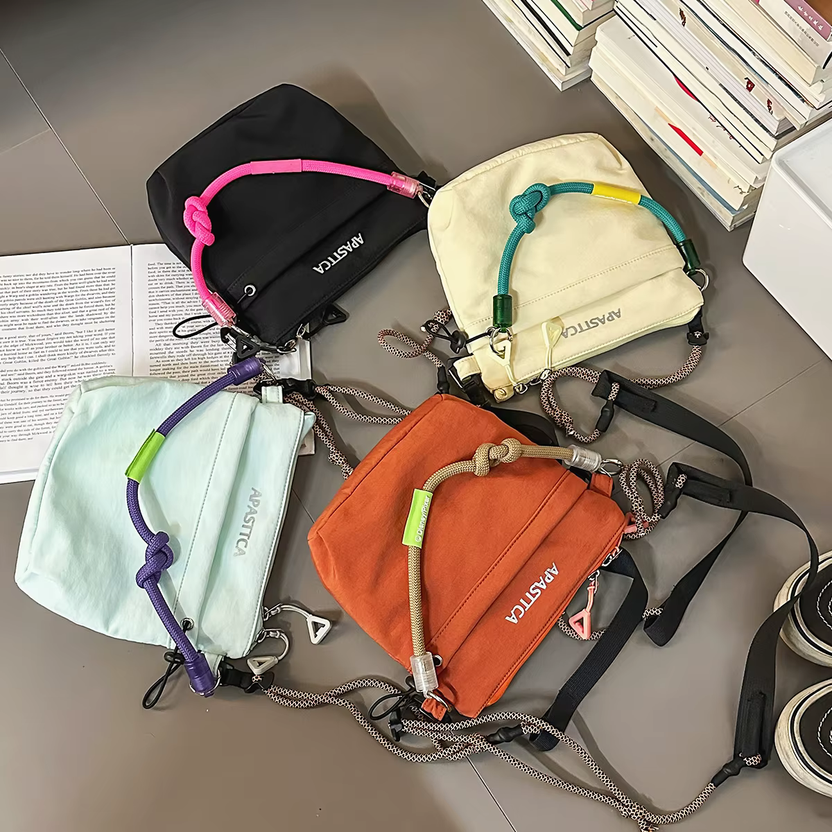 Sac à bandoulière pour hommes et femmes 2025 nouveau style japonais petit sac à bandoulière décontracté polyvalent petit sac à bandoulière léger sac pour téléphone portable étudiants de randonnée et d