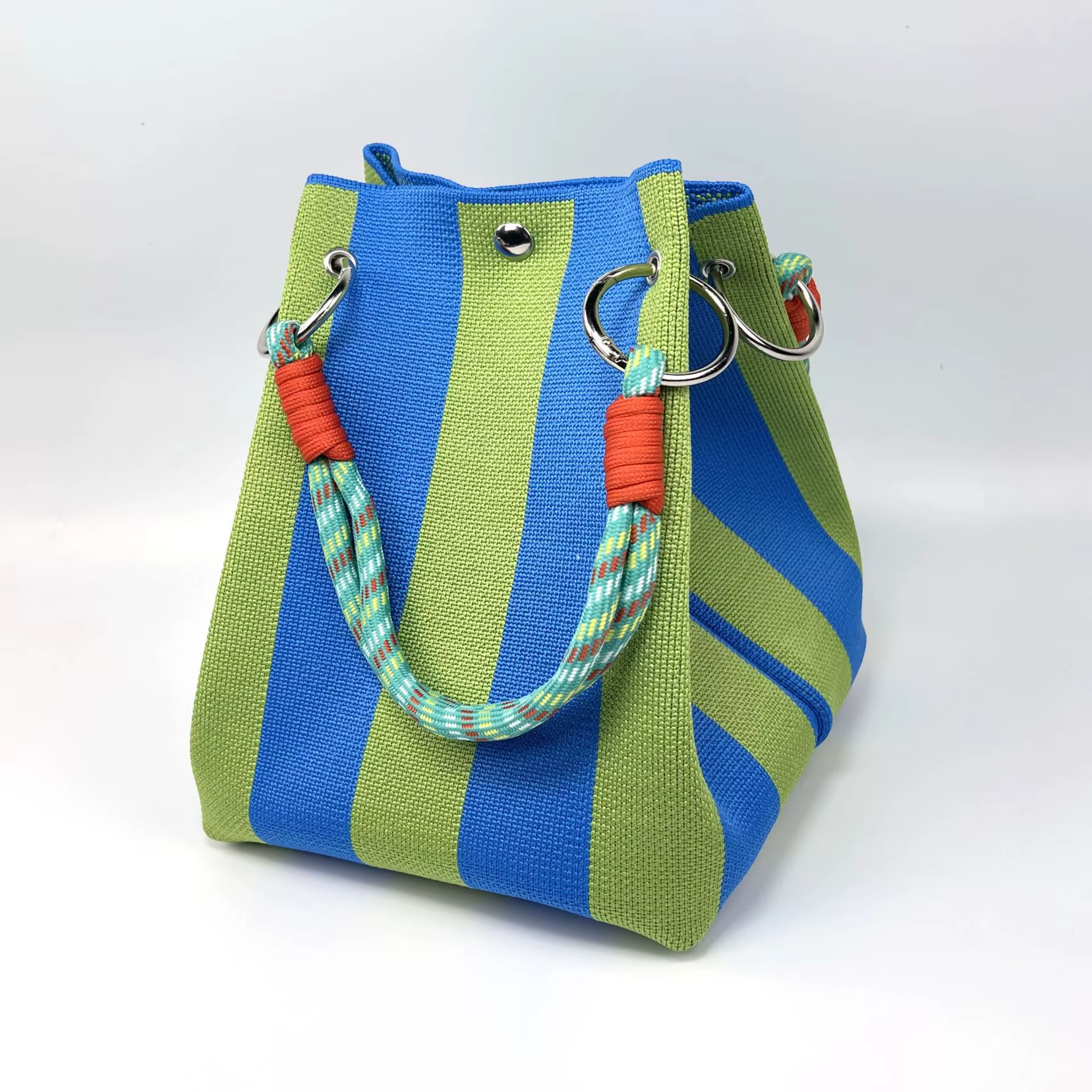 Sac de pêche au crochet de style bohème fait main, sac fourre-tout léger avec poignée en corde, confectionné avec une technique de tricotage doux et tissé